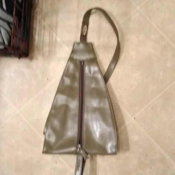 Guess purse - Picture 4 of 4